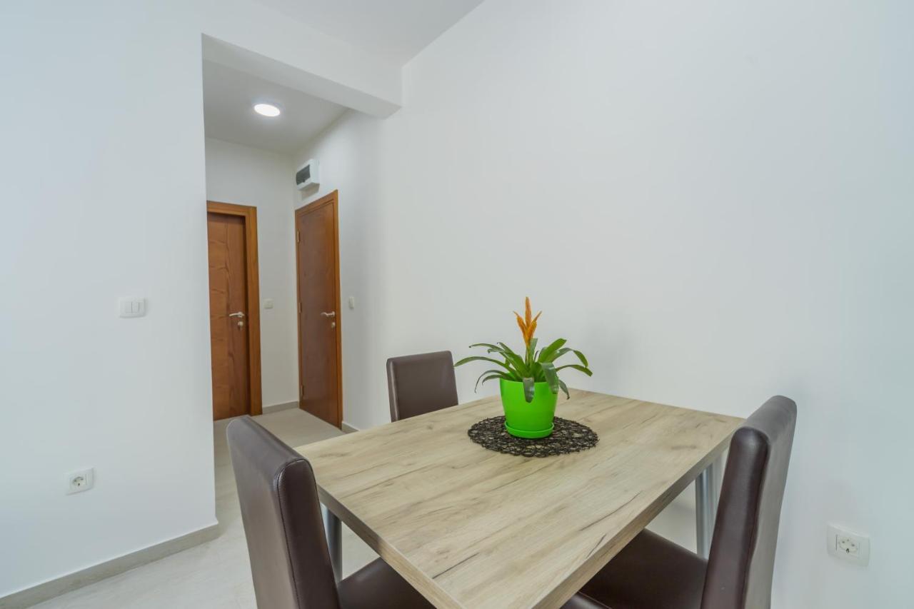 Grejm Lux Family Apartments Petrovac Luaran gambar